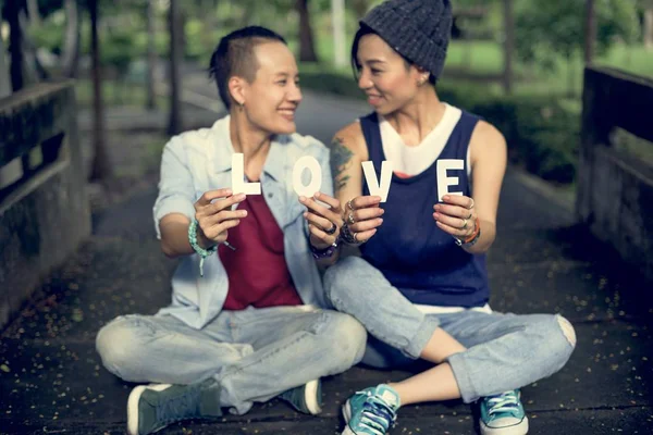 Lezbiyen çift anlar 