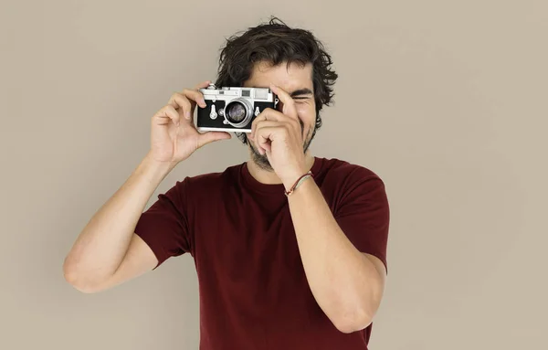 Homem fazendo fotos na câmera — Fotografia de Stock