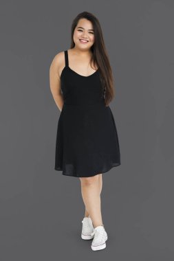 kadın stüdyoda poz