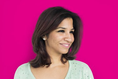 kadın stüdyoda poz