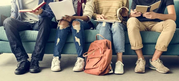 Studenters lärande tillsammans — Stockfoto