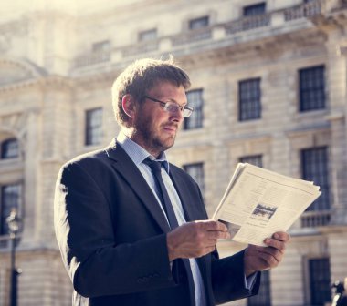 işadamı okuma gazete