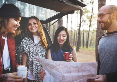 Genç insanların seyahat