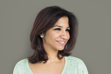 kadın stüdyoda poz