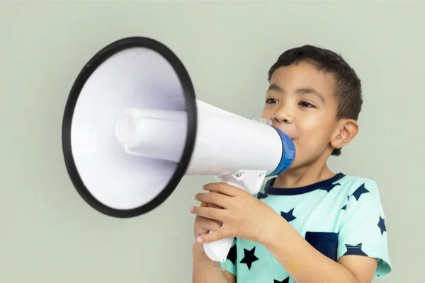 Menino grita em alto-falante — Fotografia de Stock