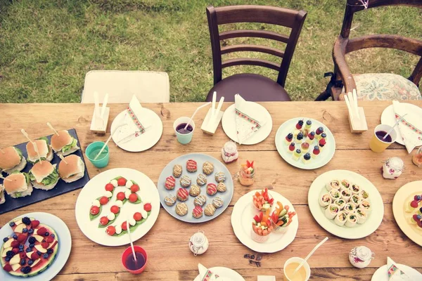 様々 な料理のテーブルの上 — ストック写真