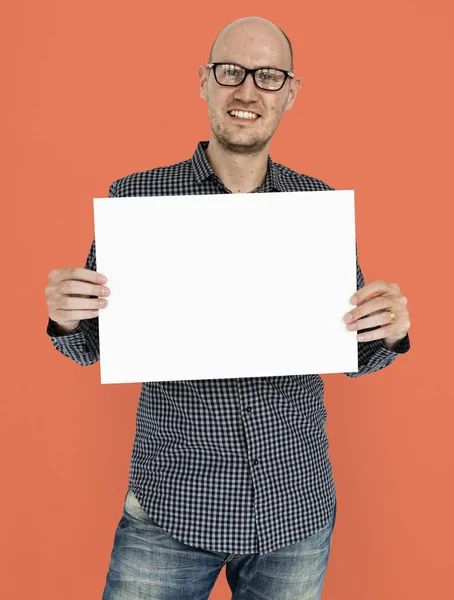 Hombre sosteniendo pancarta — Foto de Stock