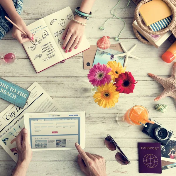 Persoon vlucht Online boeken — Stockfoto