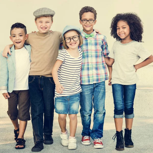 Portret van lachende kinderen — Stockfoto