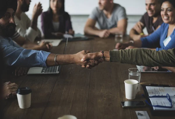 Personer vid mötet i Office — Stockfoto