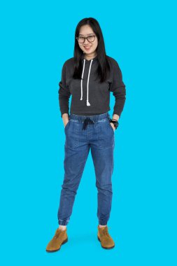 kadın stüdyoda poz