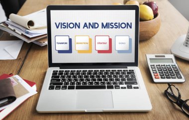 Çalışma Masası üstünde laptop