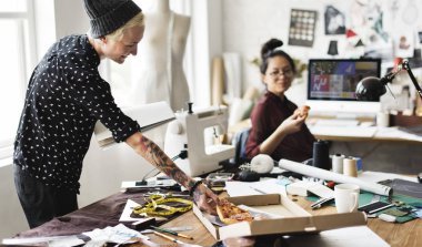  yemek yiyoruz Studio'daki tasarımcıları