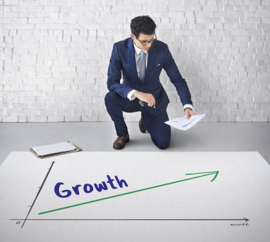 İşadamı belge belgelerle çalışma