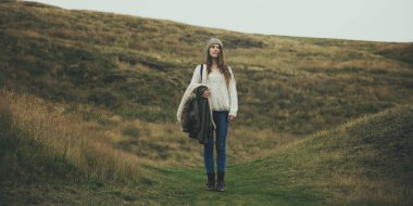 Dağları'nda genç kadın