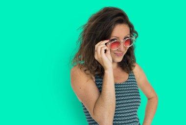 kadın güneş gözlüğü ayarlama