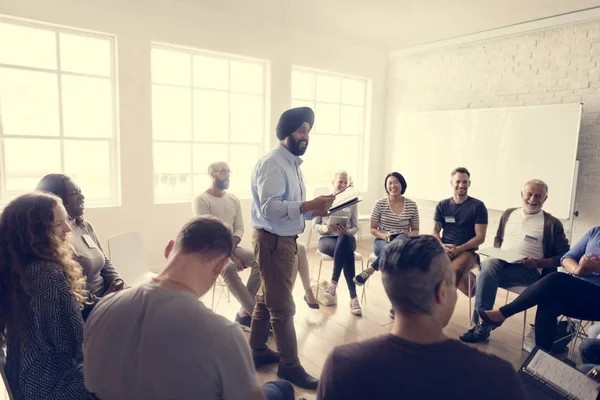 Office toplantıda insanlar