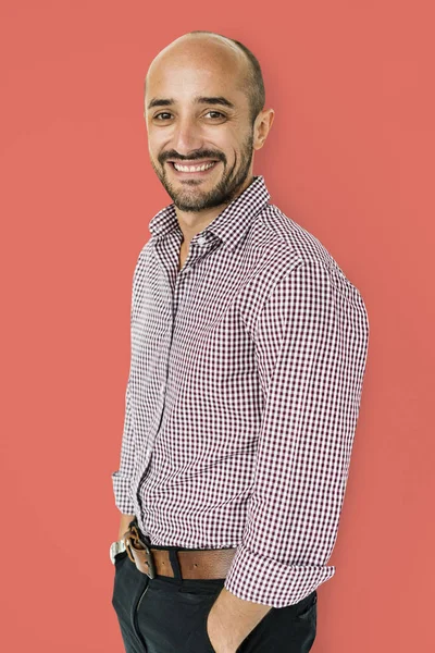 Uomo sorridente in studio — Foto Stock