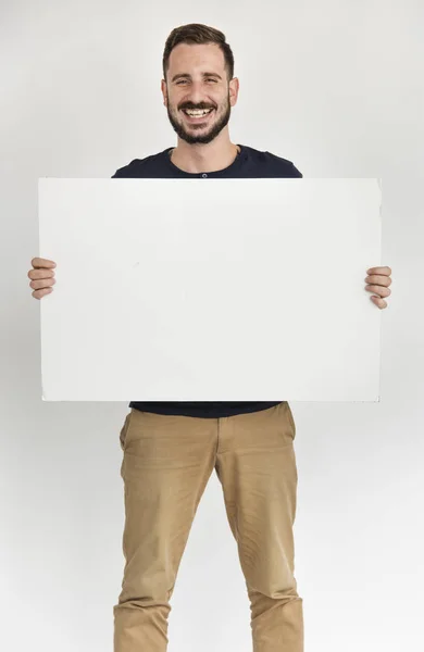 Hombre guapo sosteniendo pancarta de papel — Foto de Stock