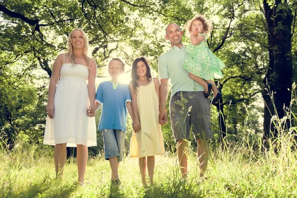 Familj spendera tid tillsammans — Stockfoto