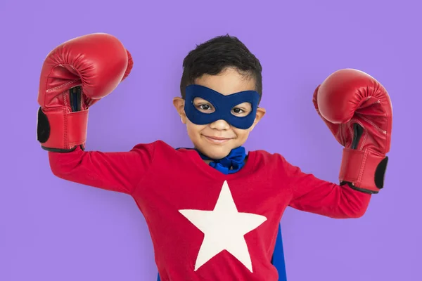 Αγόρι στο κοστούμι Superhero — Φωτογραφία Αρχείου