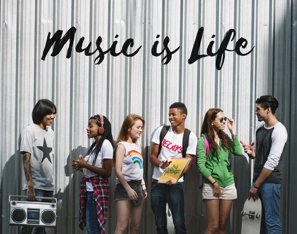 genç arkadaş grubu