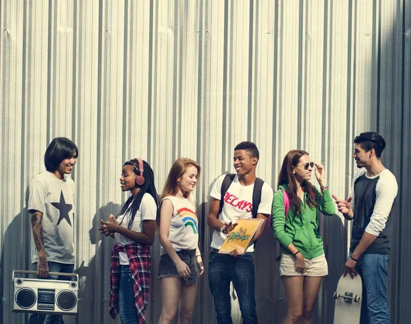 Diverse teenagers have fun — Stock Photo, Image