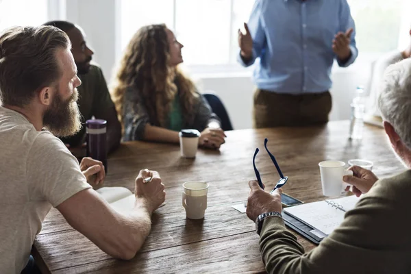 Persone al Meeting in ufficio — Foto Stock