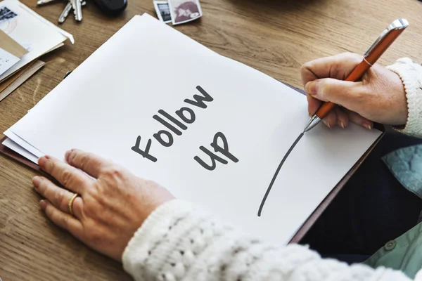 kağıda yazı kişi