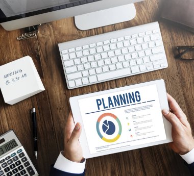 iş kişi dijital tablet kullanma