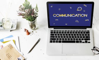 Çalışma Masası üstünde laptop