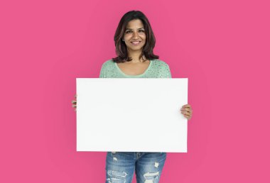 kadın stüdyoda poz