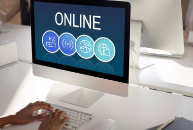 İnsan'ın elleri ve bilgisayar