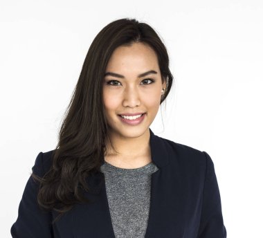 kadın stüdyoda poz 