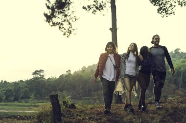 genç arkadaş seyahat