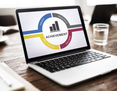 bilgi ile çalışan dizüstü bilgisayar