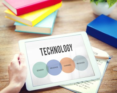 kişi holding dijital tablet