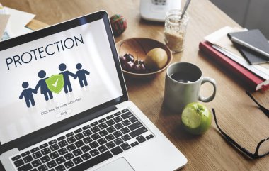 Çalışma Masası üstünde laptop