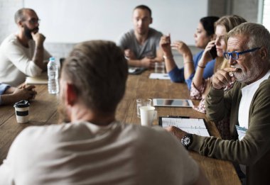 Office toplantıda insanlar