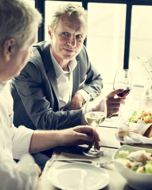 İş adamları yemek 