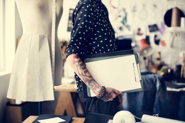  Moda Tasarımcısı Showroom çalışma