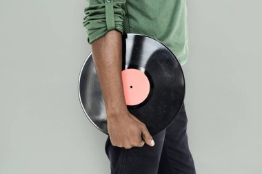 Afrika adam vinil rekoruna sahiptir