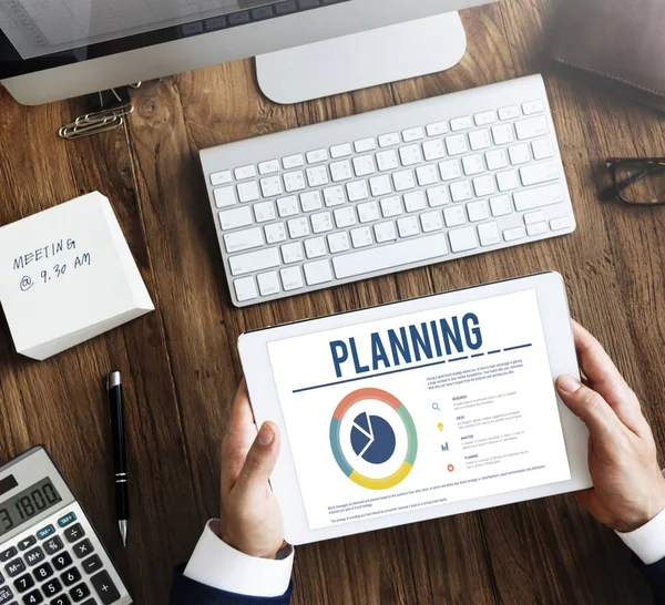 iş kişi dijital tablet kullanma