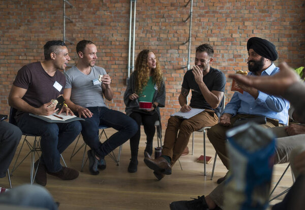 Персоналии: Встреча в офисе
