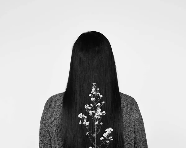 Mulher com cabelo comprido — Fotografia de Stock