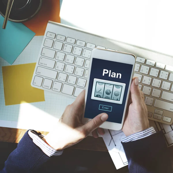 Cep telefonu kullanan kişi