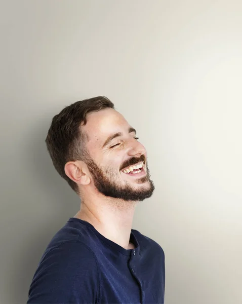 Vacker leende man — Stockfoto