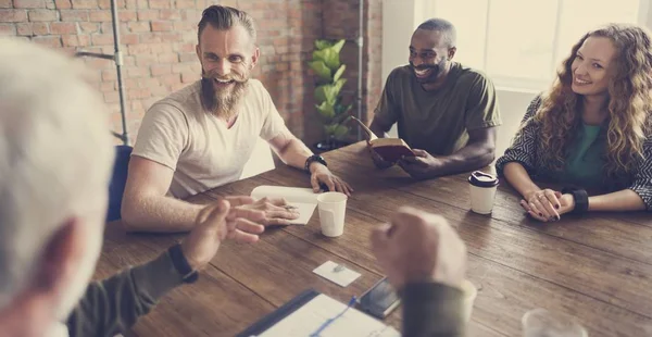 Personnes présentes à la réunion au bureau — Photo