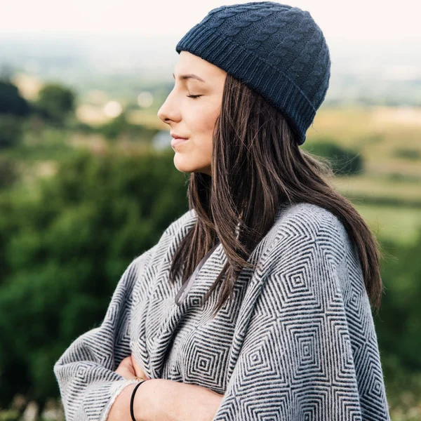 Young woman smiling — Stock Photo, Image