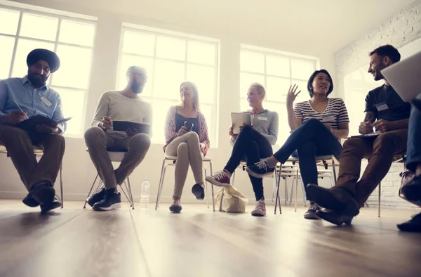 Personer vid mötet i Office — Stockfoto